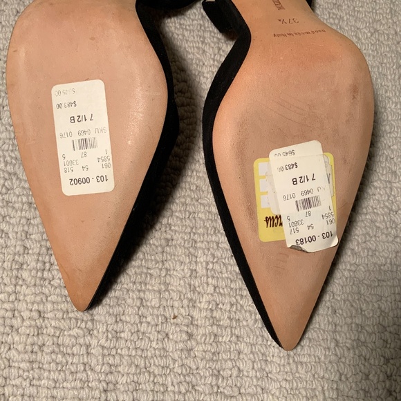 Manolo Blahnik Black Suede Pump - Picture 4 of 5